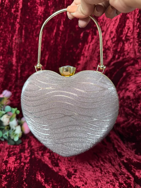 Clutch_Heart_Bag
